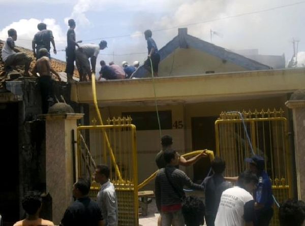 Rumah Kontrakan di Kedung Anyar Terbakar